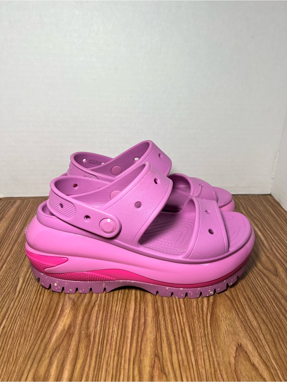 Crocs Classic Mega Crush Sandal Juice High Womens Size 6